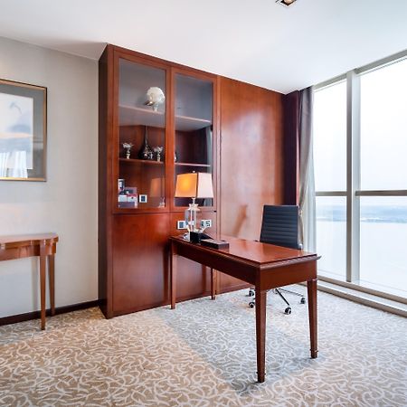 Готель Crowne Plaza Zhenjiang By Ihg Екстер'єр фото
