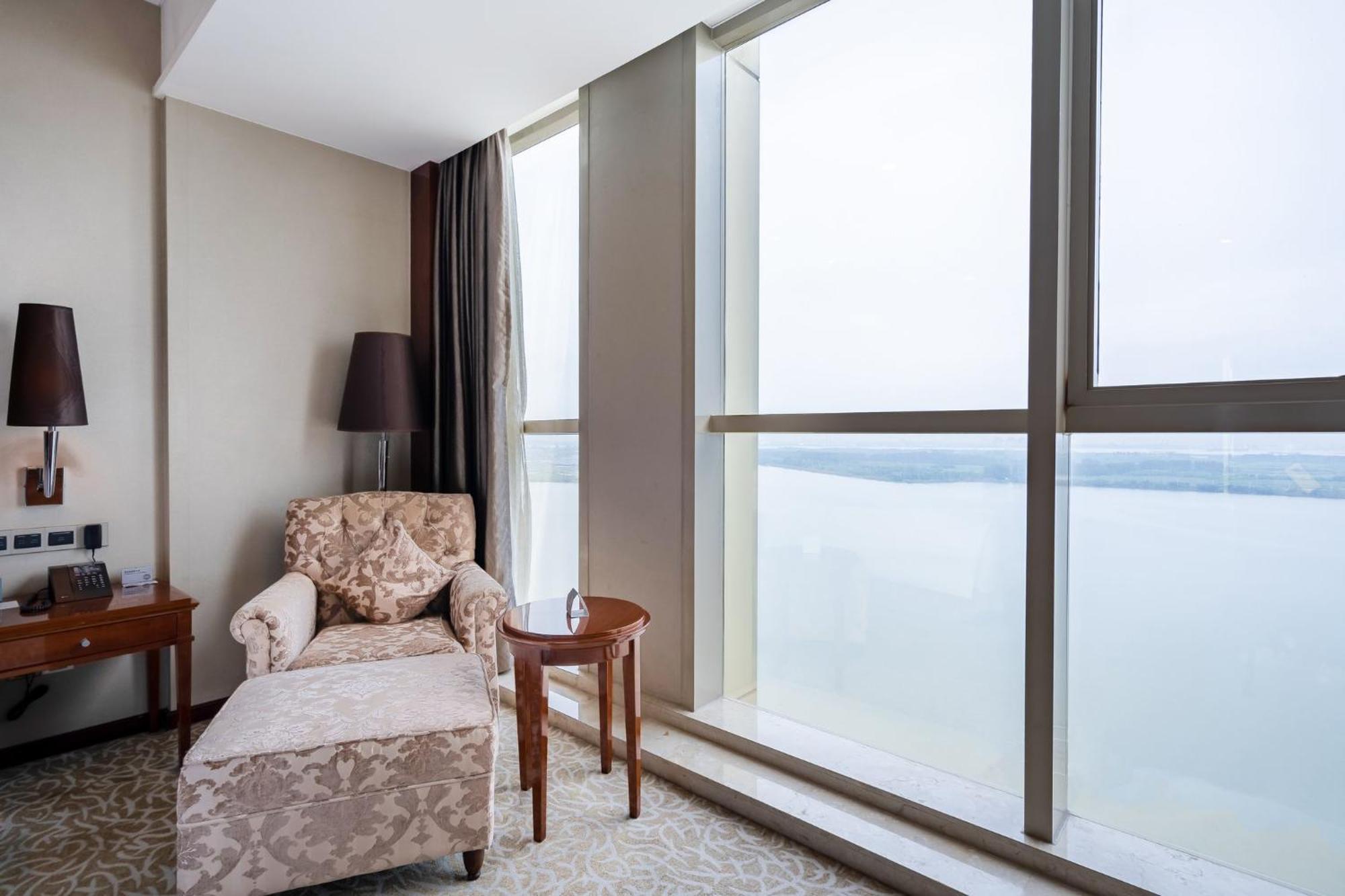 Готель Crowne Plaza Zhenjiang By Ihg Екстер'єр фото