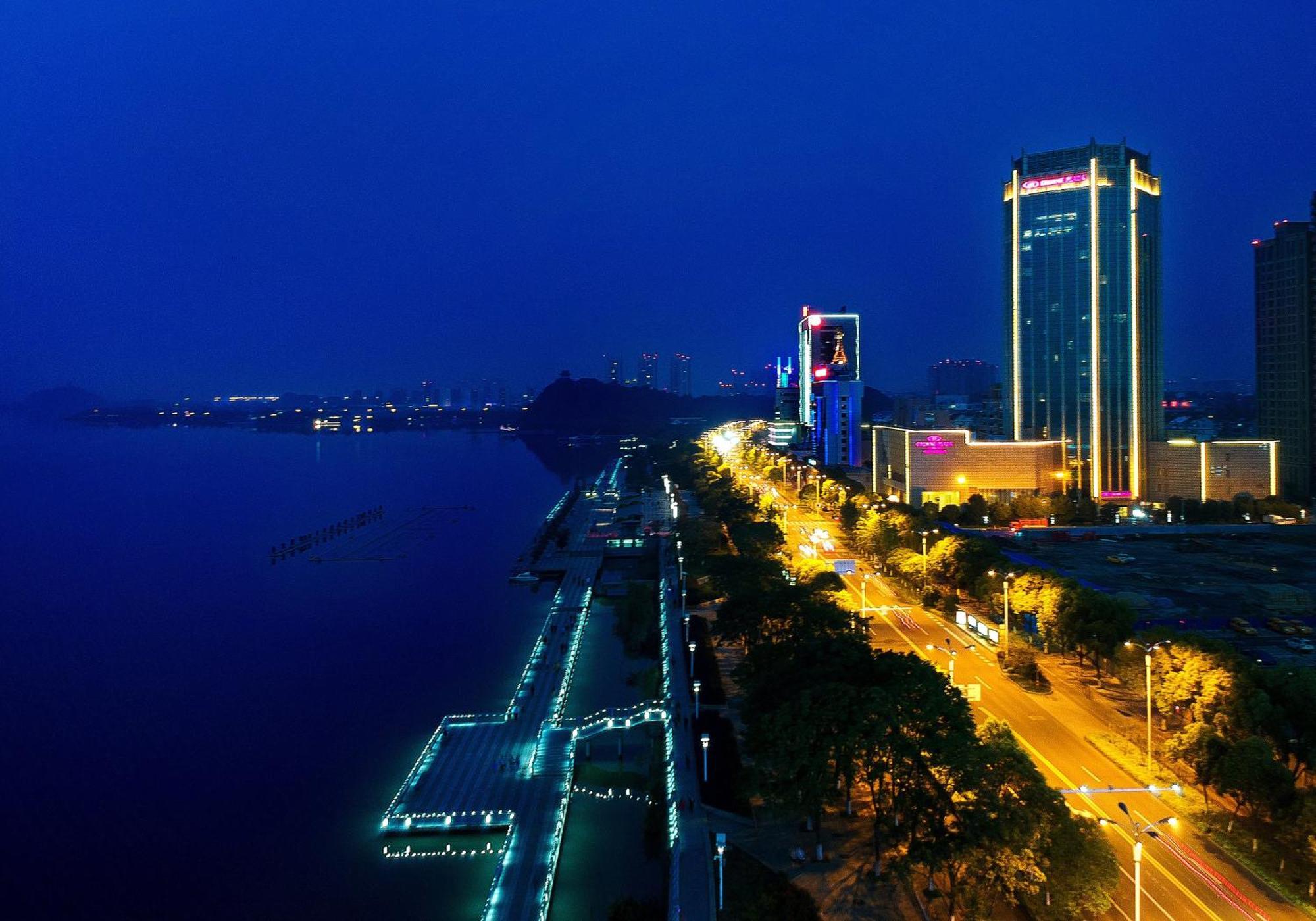 Готель Crowne Plaza Zhenjiang By Ihg Екстер'єр фото